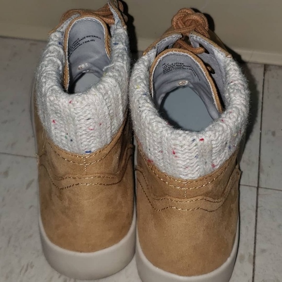 Under8ed Boots - Picture 3 of 5